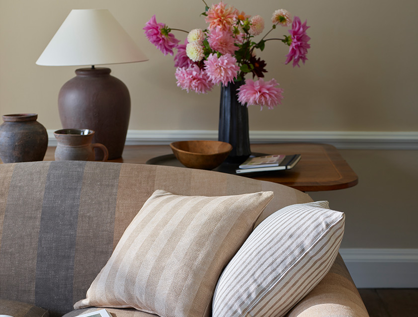 Spill Resistant Strata Stripe Masonry with scatters in Spill Resistant Gully Stripe Khaki and Furrow Stripe Narrow Sand detail